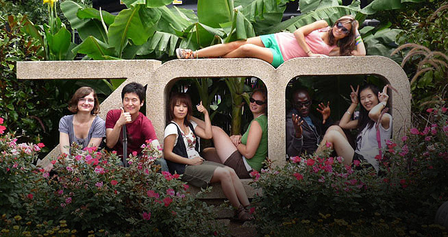 Abroad at AU students spend a day at the Zoo.
